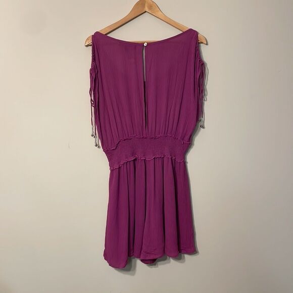 Honey Punch Cold Shoulder Romper Medium - Picture 7 of 8